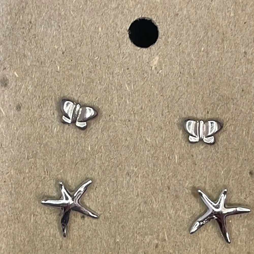 Three sets of earrings - Picture 2 of 3